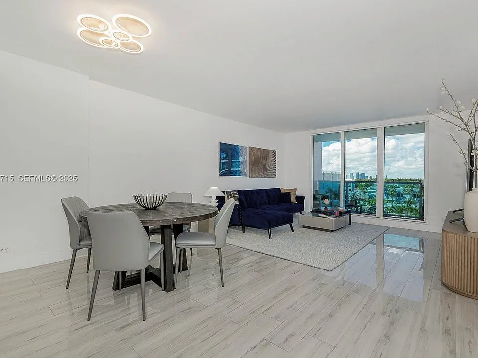 2301 Collins Ave #534