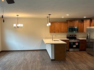 6422 Maple View Ct, Lincoln, NE 68512