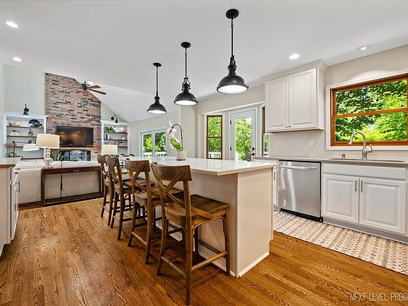 2nd image of 616 Viking Dr