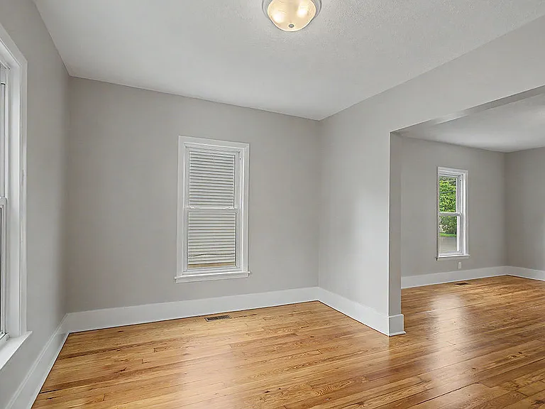 1340 Columbia Ave NE — Photo 14