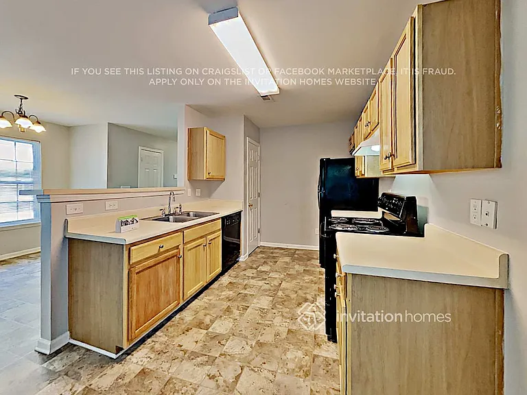 1320 Eastway Dr — Photo 7