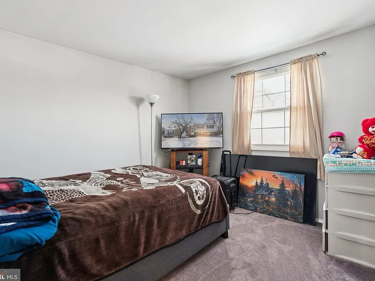 Macnamara Dr — Photo 18