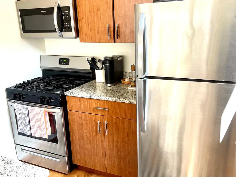 3051 N Racine Ave #2R — Photo 7