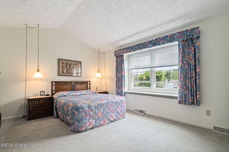 5th image of 7 Ridgefield Drive