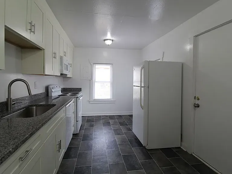 4613 Cambridge St — Photo 5