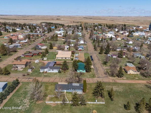 251 E 2nd St, Regent, ND 58650