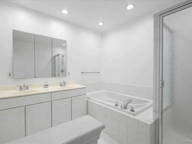 756 Heritage Hls #B — Photo 17