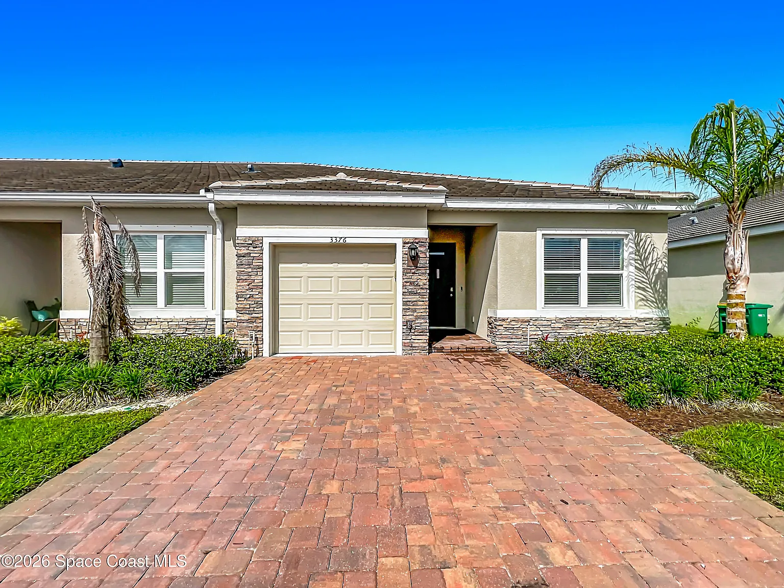 3 bed, 2.0 bath, 1574 sqft, $2,300 — Photo 3