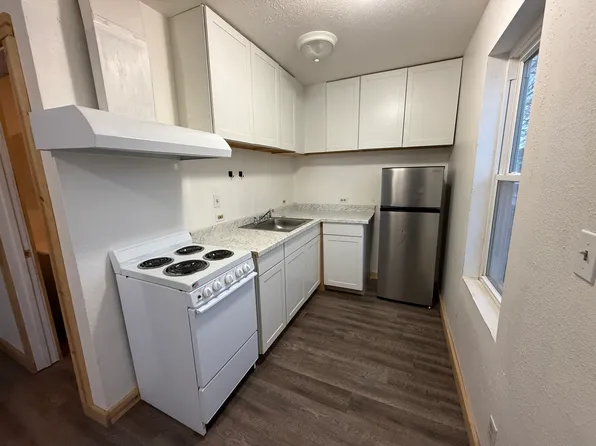 115 2nd St W, Chinook, MT