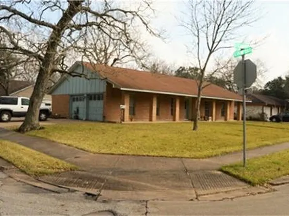 801 Sycamore St, Lake Jackson, TX 77566