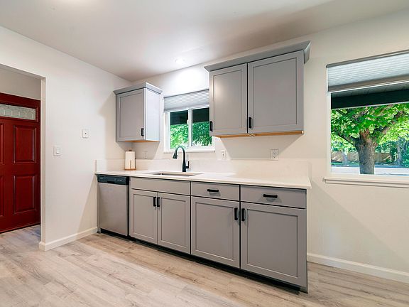4th image of 21849 Berkeley Dr