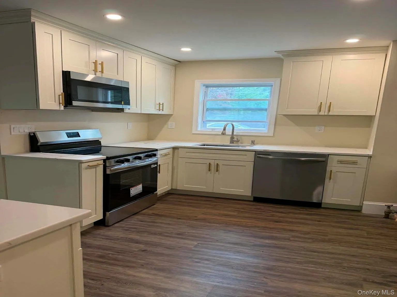 4 bed, 1818 sqft, $3,900 — Photo 3
