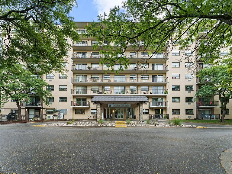 840 Trillium Park — Photo 15