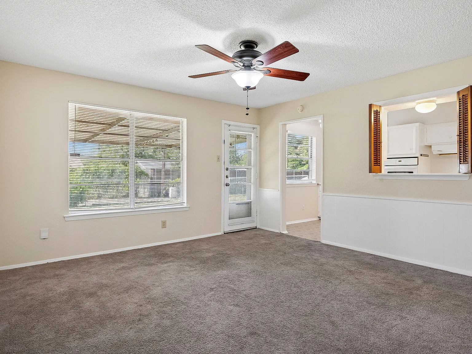 3 bed, 1632 sqft, $2,095 — Photo 4