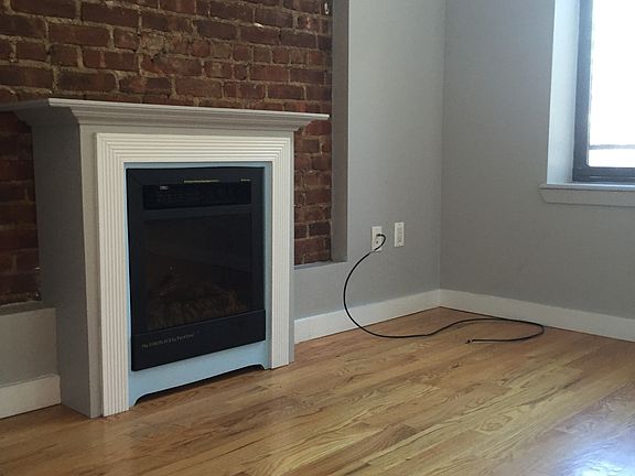 3rd image of 246 Pacific St #5th