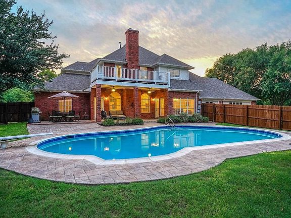 3rd image of 1001 Chimney Hill Trl