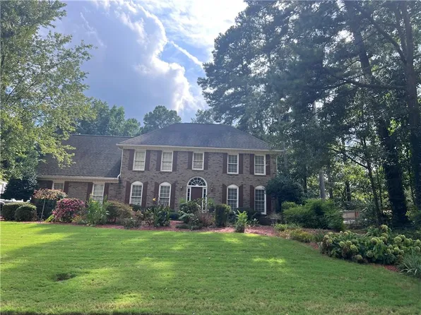 1339 Saint Michaels Ct, Lilburn, GA 30047