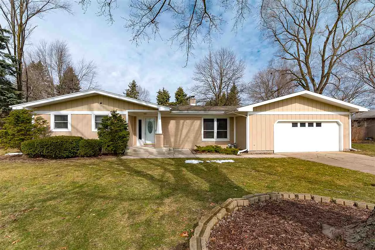 16351 Fairfield Ln photo 1