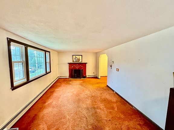 5th image of 98 Tyler Rd