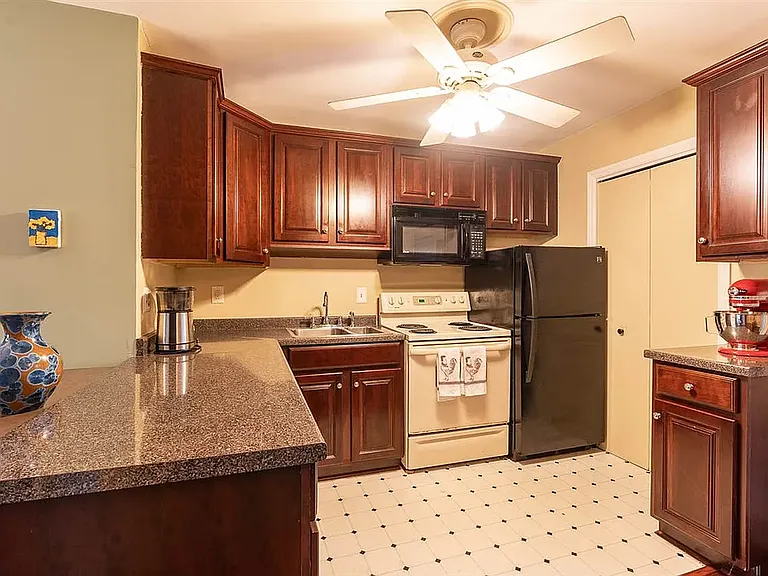 104 Marlowe Ct — Photo 8