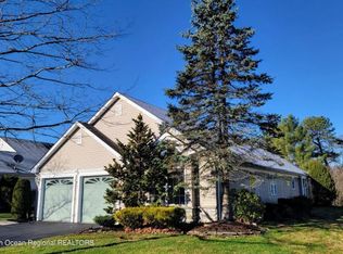 38 Skylark Ln, Lakewood, NJ 08701