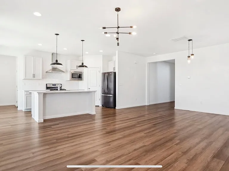 1511 Lake Vista Way — Photo 2