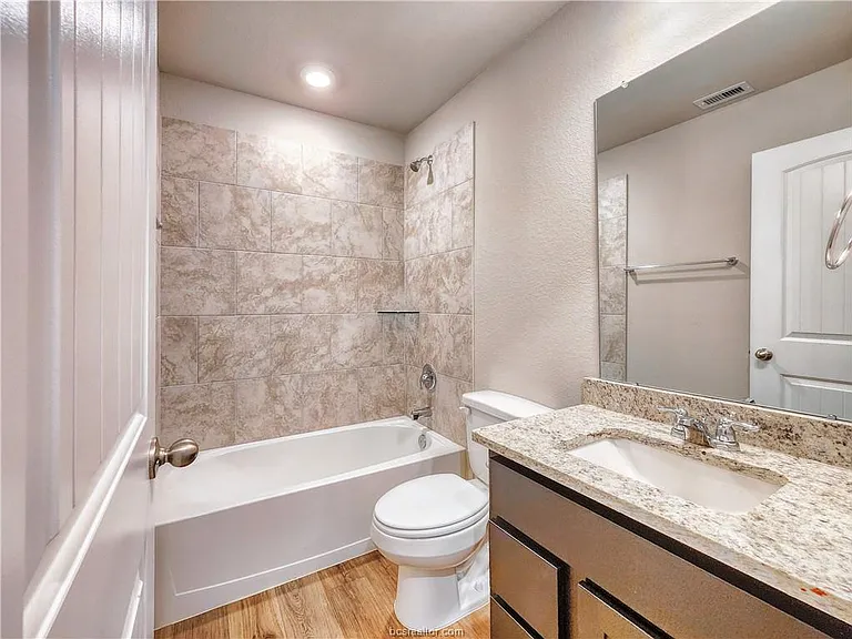 6172 Darlington Ave — Photo 10