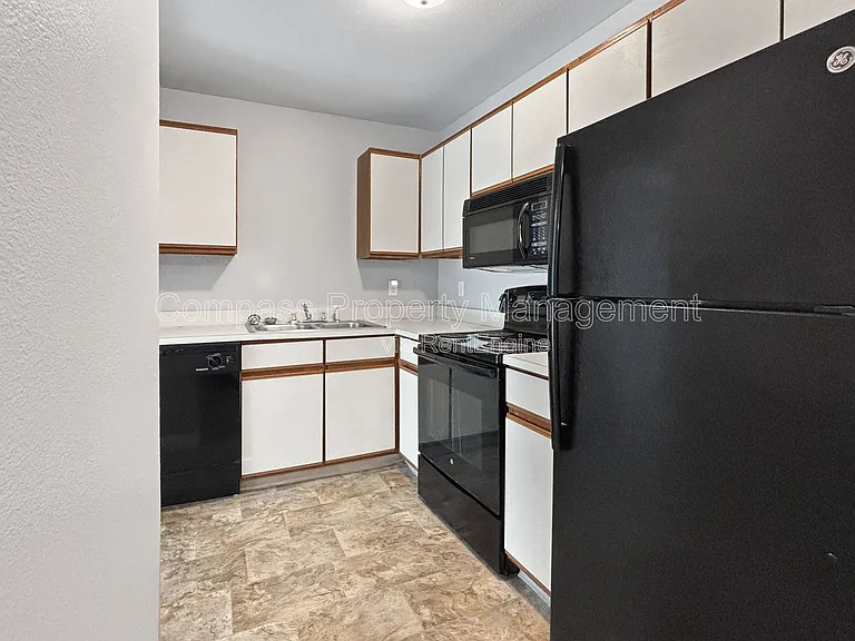 1018 Abbey Ct #3 — Photo 5