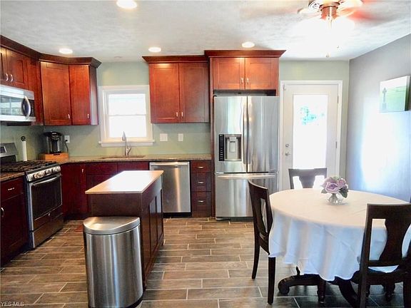 3rd image of 6433 Terre Dr