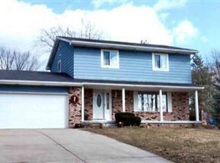 10300 S Carmer Rd, Fenton, MI 48430