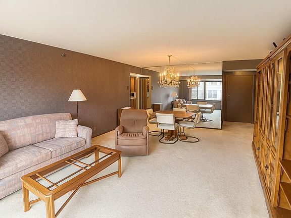 3rd image of 26 10th St W Unit 510