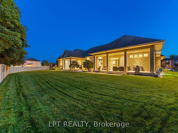 5th image of 431 Lockmaster Cres