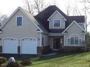 8 Avery Rd, Bloomfield, CT 06002