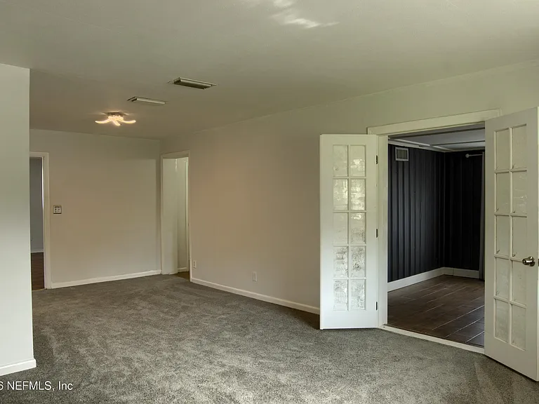 1370 Labelle St — Photo 3