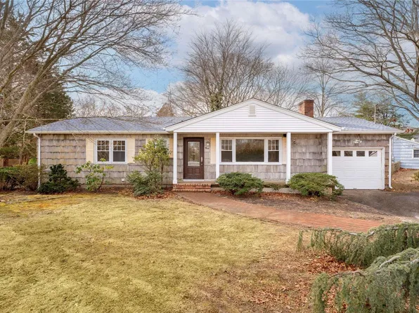 3 Oak Tree Lane, Hampton Bays, NY 11946