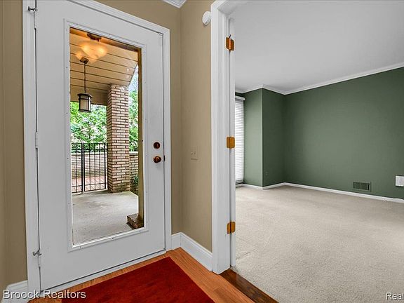 3rd image of 1180 Glenpointe Ct