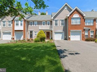 206 Kentshire Ct, Pennington, NJ 08534