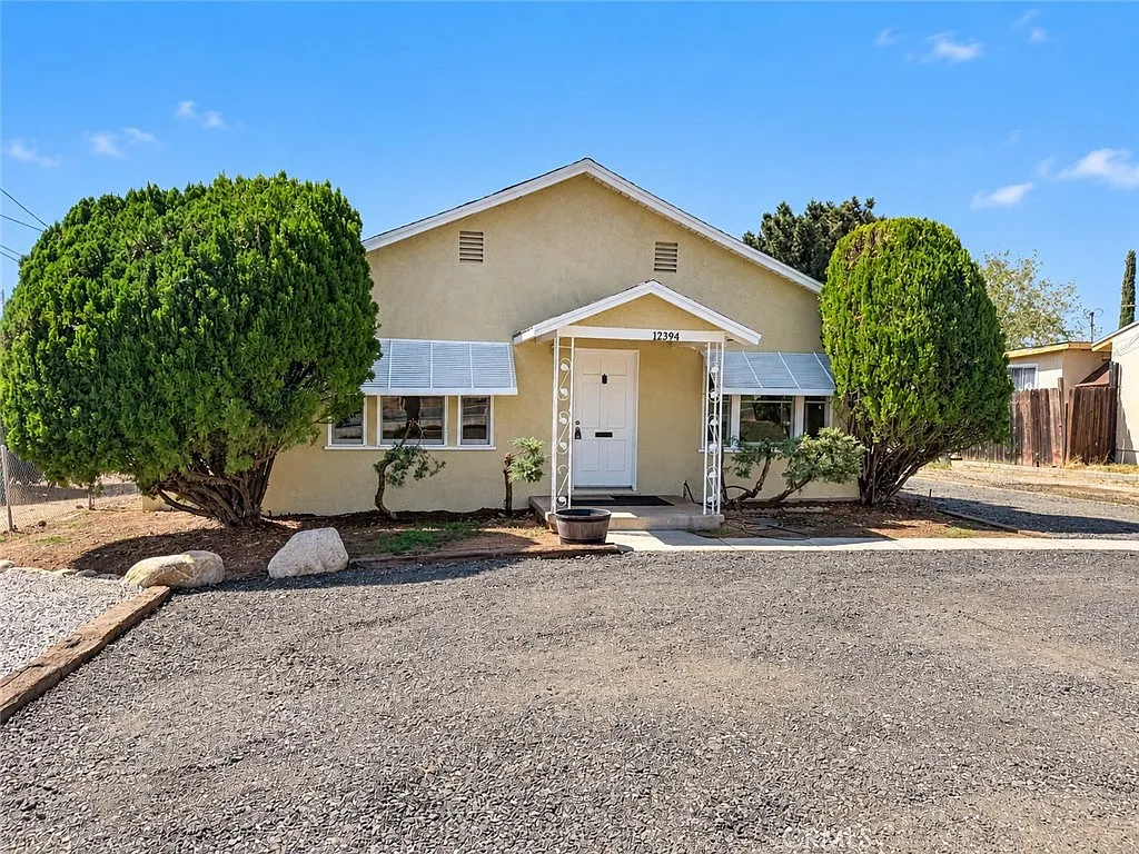 2 bed, 1.5 bath, 1144 sqft, $2,350 — Photo 1