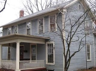 332 E College St, Granville, OH 43023