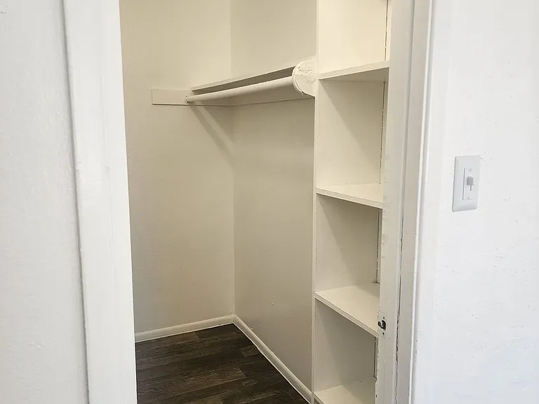 Park West Apartments — Photo 26