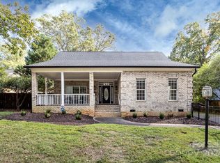 1437 Runnymede Ln, Charlotte, NC 28211