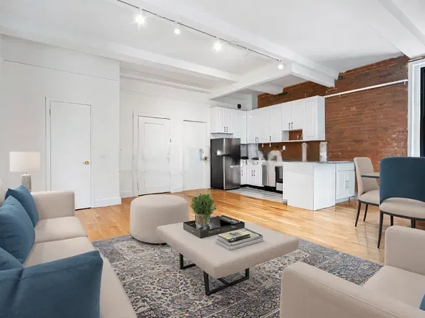 37 W 8th St #42, New York, NY 10011