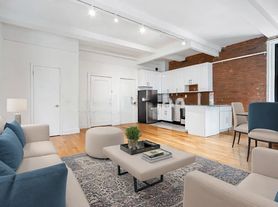 37 W 8th St, New York, NY