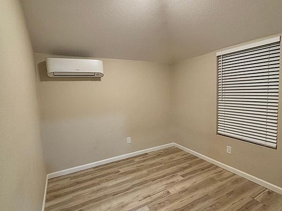 4th image of 1322 S Lee Ave
