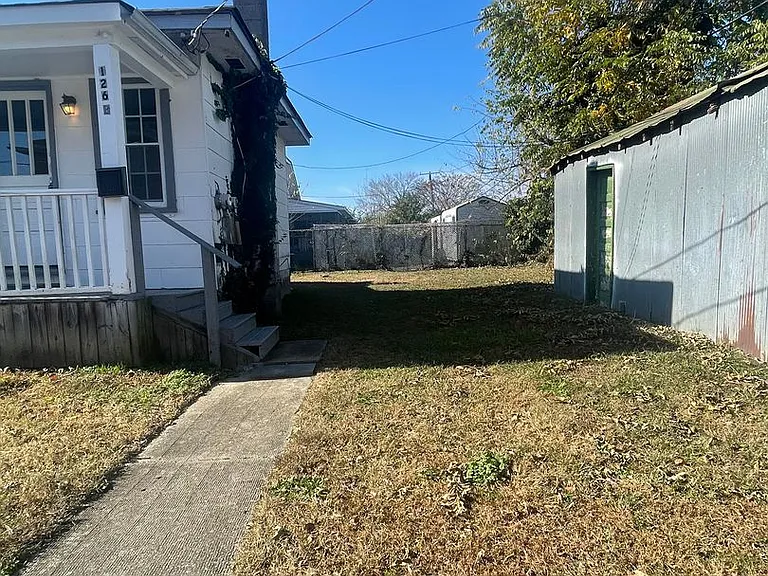 126B Suffolk Ave — Photo 13