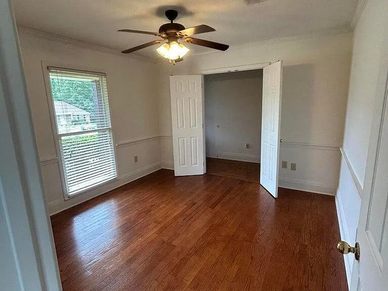204 Foxwood Cv — Photo 3