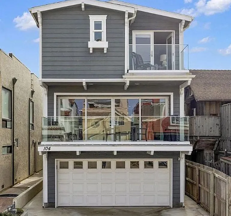 104 La Brea St