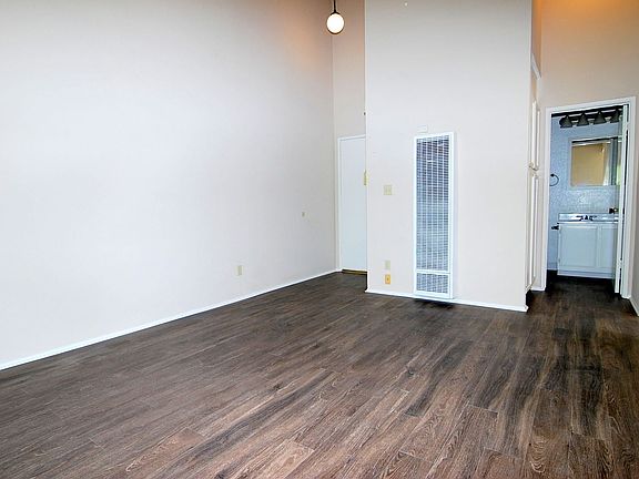 4th image of 2749 E De Soto St #3