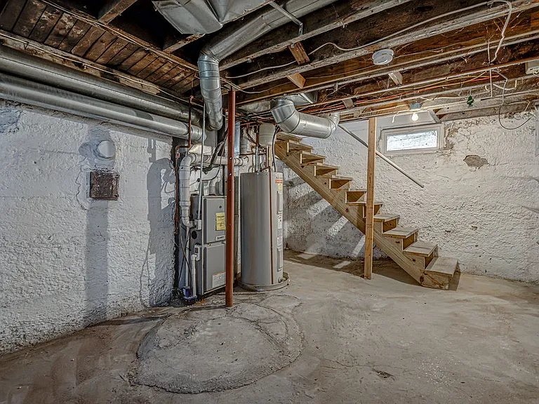 1915 Woodlawn Ave — Photo 21