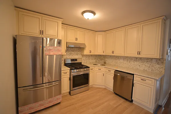 Rented by Voro, LLC | media 18